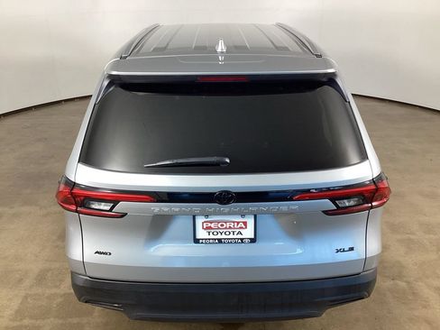Used 2024 Toyota Grand Highlander AWD image 7