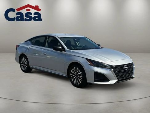 Used 2024 Nissan Altima 2.5 SV FWD image 6