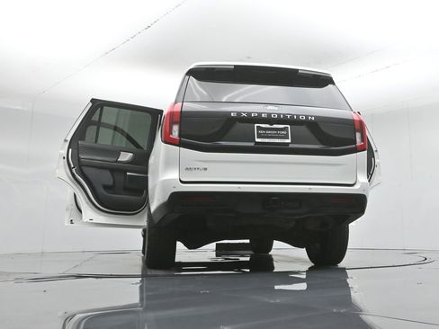Certified 2025 Ford Expedition Active AWD/4WD image 56