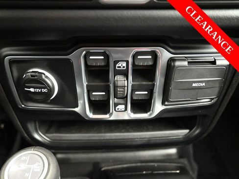 Used 2024 Jeep Wrangler Unlimited Sahara image 30