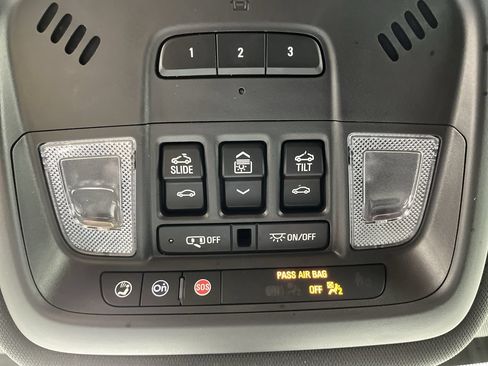 Certified 2023 Chevrolet Traverse LT w/ LT Premium Package AWD/4WD image 29