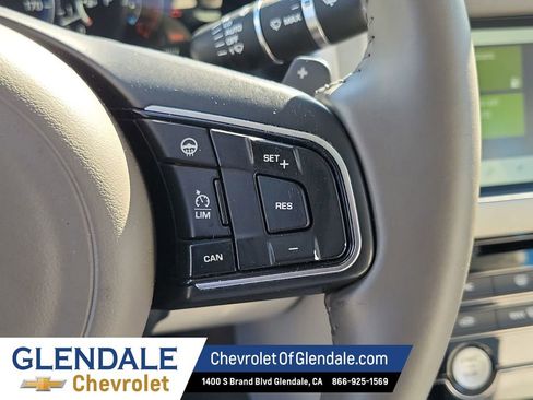 Used 2017 Jaguar XF Prestige image 34