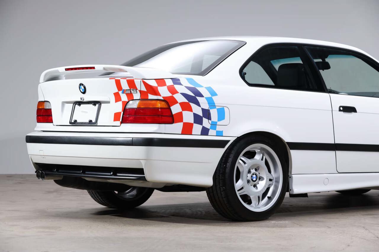 Used 1995 BMW M3 Coupe RWD image 2