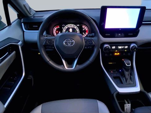 Used 2023 Toyota RAV4 XLE Premium FWD image 6