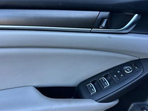 Used 2018 Honda Accord LX image 12