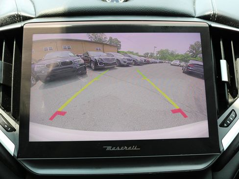 Used 2021 Maserati Ghibli S RWD image 23