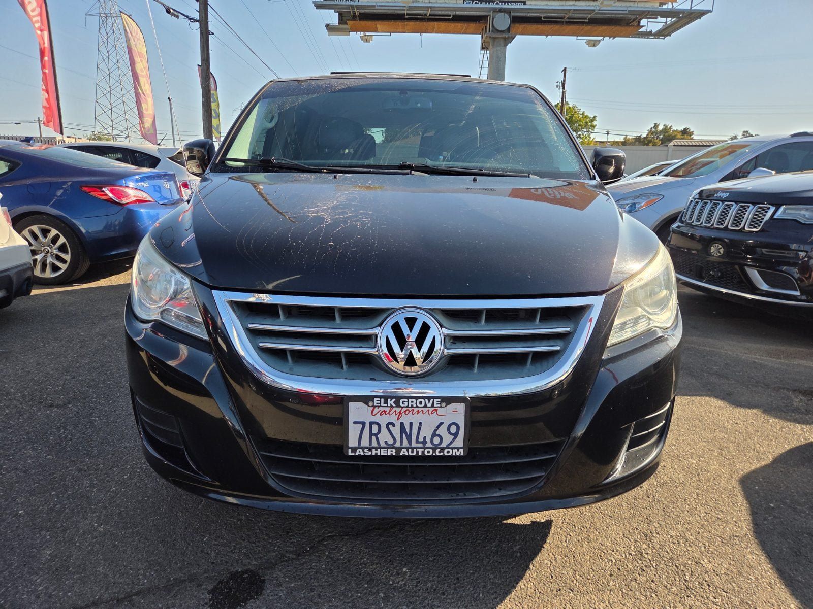 Used 2012 Volkswagen Routan SE FWD image 6