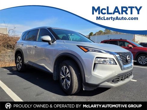 Used 2023 Nissan Rogue SV image 1