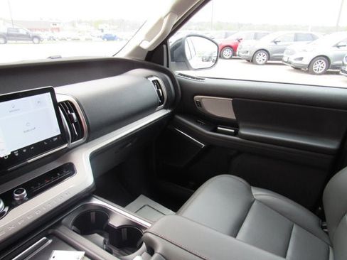 Used 2025 Ford Expedition Active AWD/4WD image 29