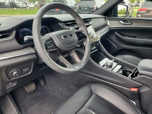 Used 2023 Jeep Grand Cherokee Overland AWD/4WD image 16