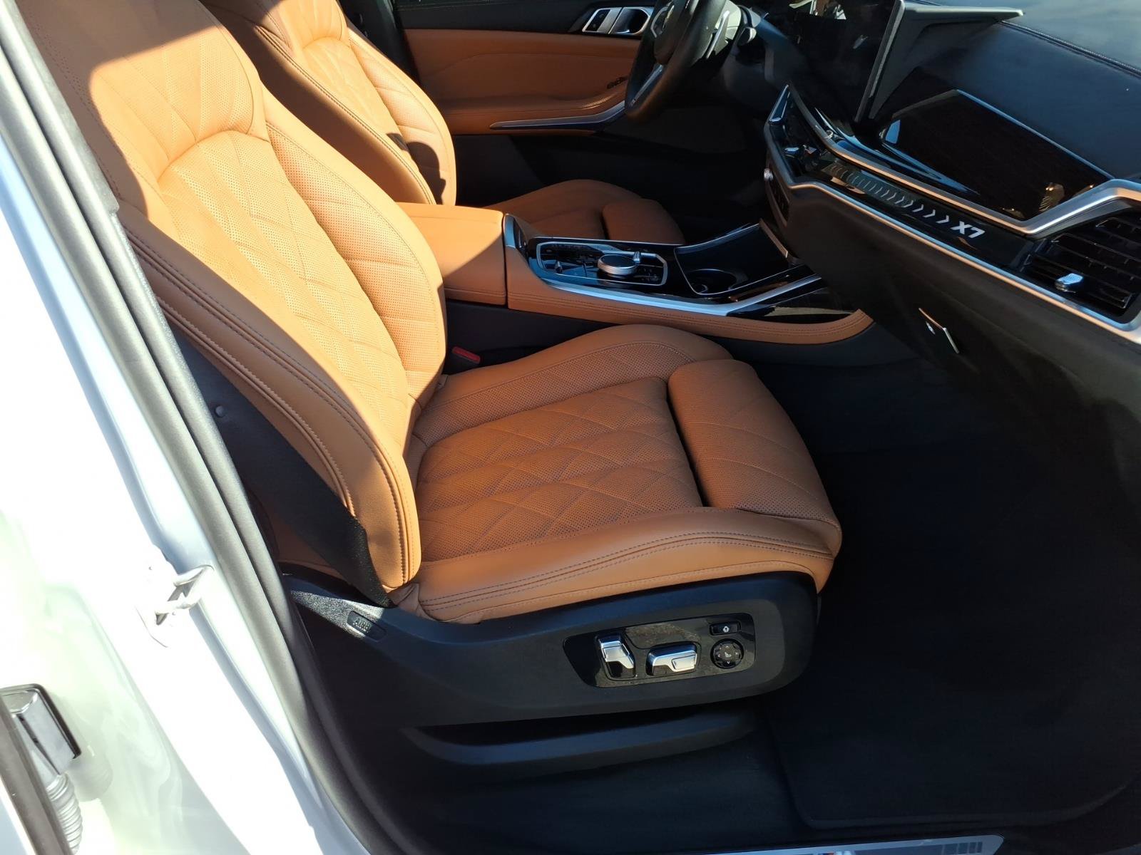 Used 2026 BMW X7 xDrive40i w/ M Sport Package AWD/4WD image 8