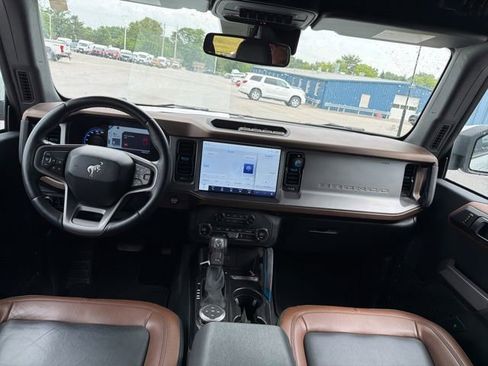 Used 2023 Ford Bronco Outer Banks AWD/4WD image 3
