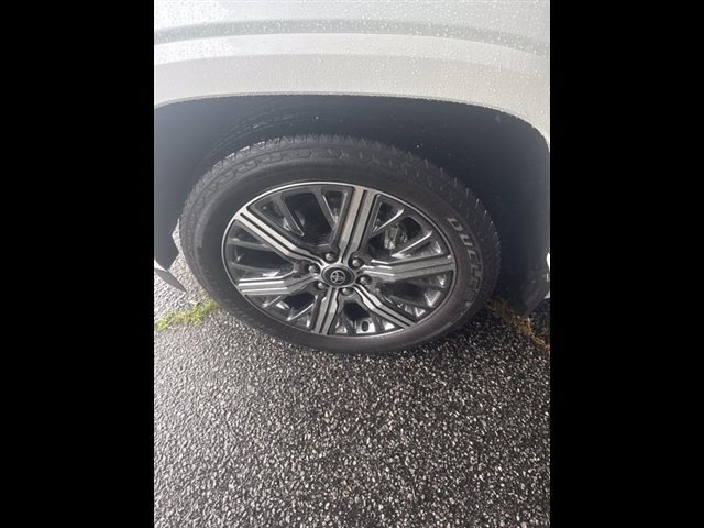 Used 2025 Toyota Sequoia Capstone AWD/4WD image 15