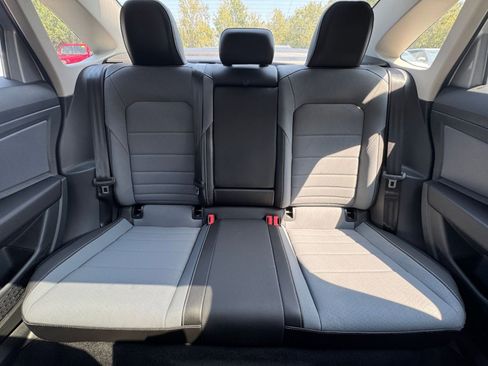 Used 2025 Volkswagen Jetta SE image 37