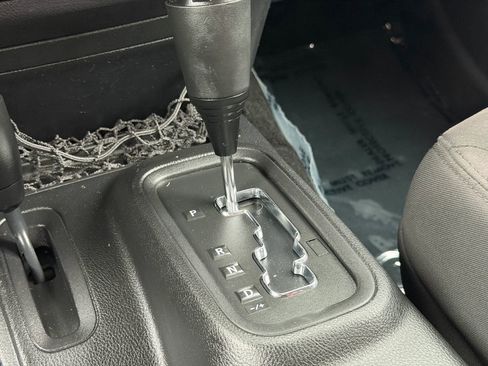 Used 2015 Jeep Wrangler Sport AWD/4WD image 27