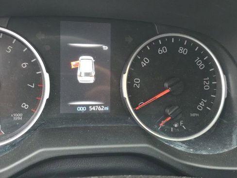 Used 2022 Toyota RAV4 XLE FWD image 6