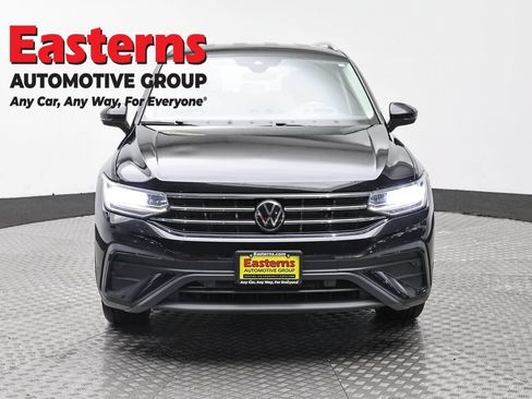 Used 2024 Volkswagen Tiguan SE FWD image 2