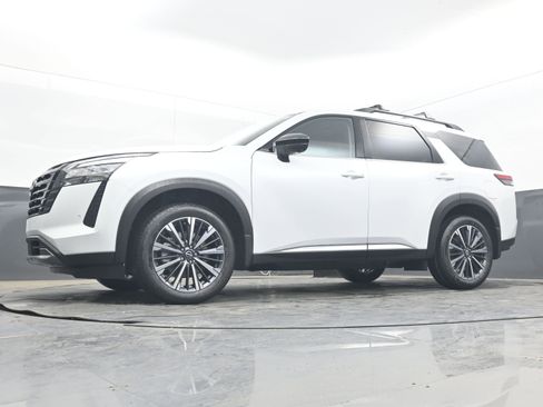 New 2026 Nissan Pathfinder Platinum FWD image 27