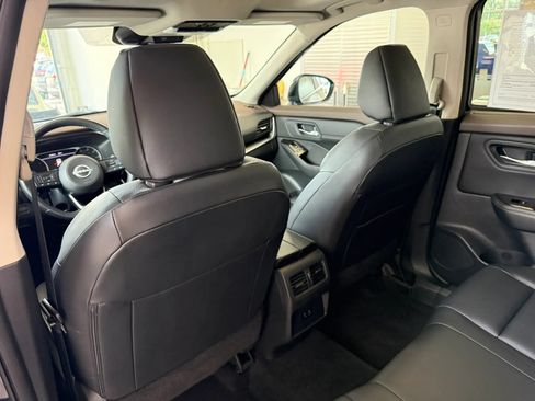 Used 2023 Nissan Rogue SV w/ SV Premium B Package AWD/4WD image 17