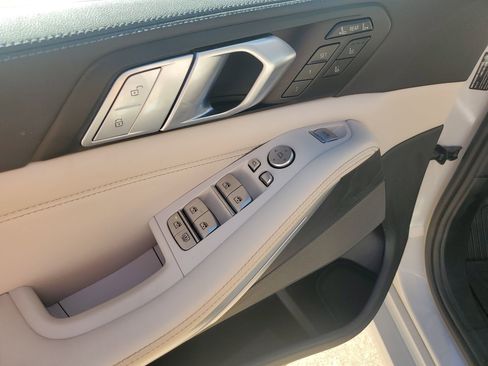 Used 2022 BMW X7 xDrive40i w/ Premium Package image 31