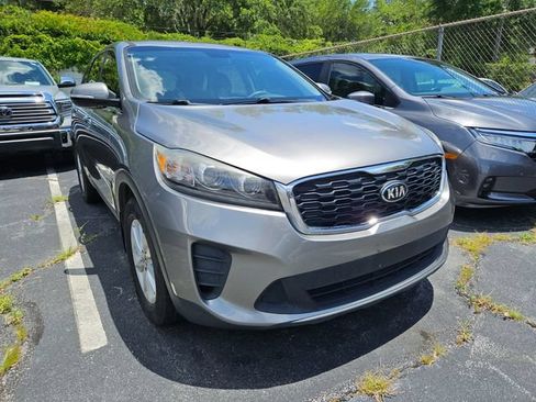 Used 2019 Kia Sorento FWD image 4