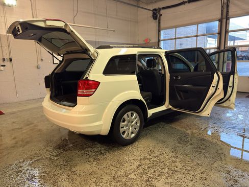 Used 2017 Dodge Journey SE image 12