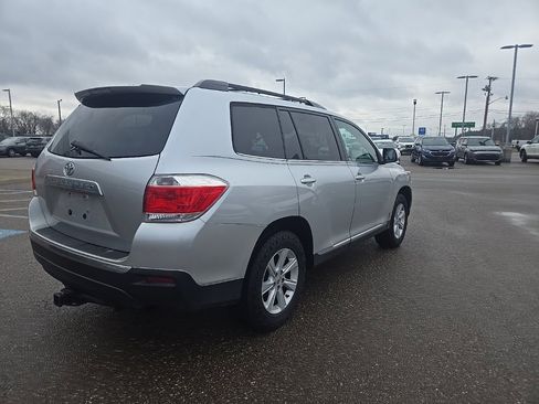 Used 2012 Toyota Highlander SE w/ Tow Pkg image 7