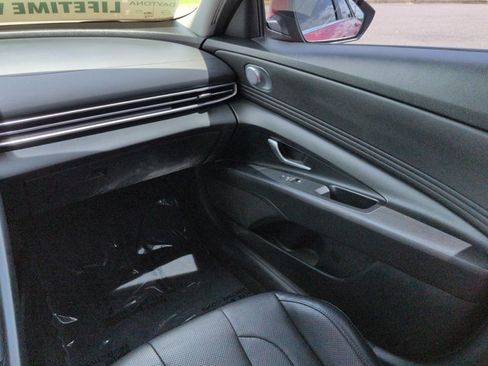 Used 2022 Hyundai Elantra Limited FWD image 17
