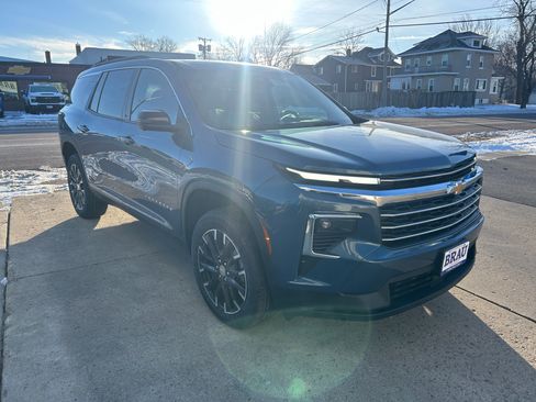New 2026 Chevrolet Traverse LT w/ Sun and Wheel Package image 4