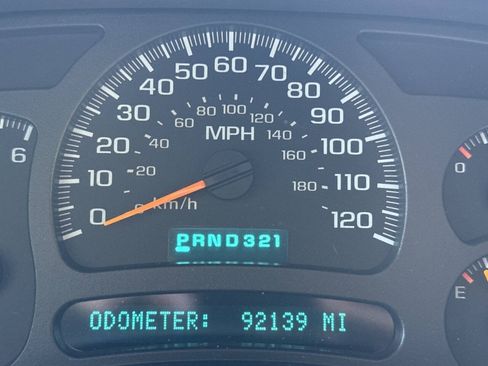 Used 2004 Chevrolet Tahoe LS w/ Preferred Equipment Group AWD/4WD image 26