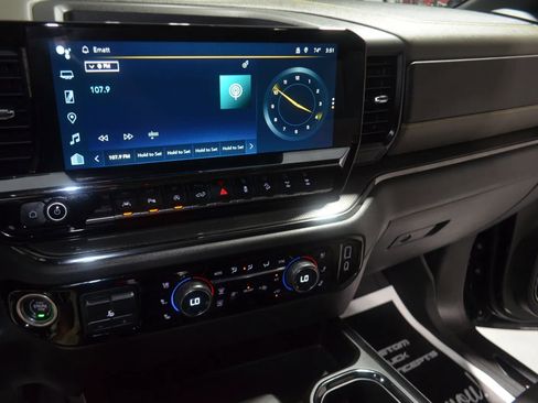 Used 2023 Chevrolet Silverado 1500 ZR2 w/ Technology Package image 34