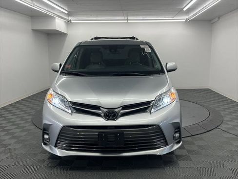 Certified 2020 Toyota Sienna XLE image 5