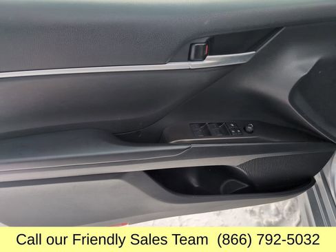 Used 2023 Toyota Camry SE image 12