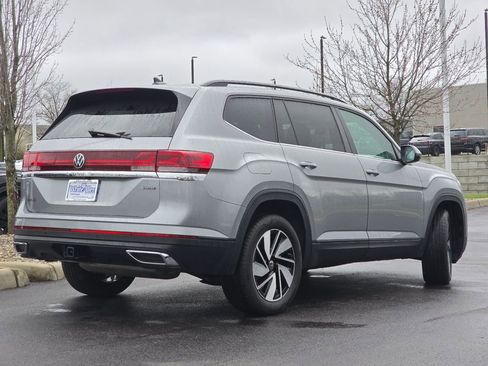 Used 2025 Volkswagen Atlas SE AWD/4WD image 23