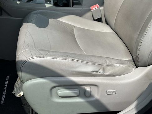 Used 2012 Toyota Highlander SE w/ Tow Pkg AWD/4WD image 18