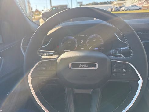 New 2025 Jeep Grand Cherokee L Altitude image 36