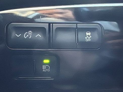 Used 2021 Toyota Prius Prime XLE image 18