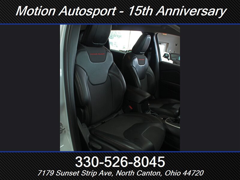 Used 2017 Jeep Cherokee Trailhawk w/ Cold Weather Group AWD/4WD image 28