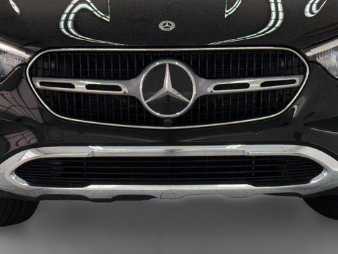 Used 2025 Mercedes-Benz GLC 350e 4MATIC image 19