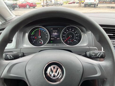 Used 2016 Volkswagen e-Golf SE w/ DC Fast Charging Package FWD image 11