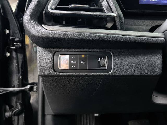 Used 2025 Chevrolet Traverse LT FWD image 13