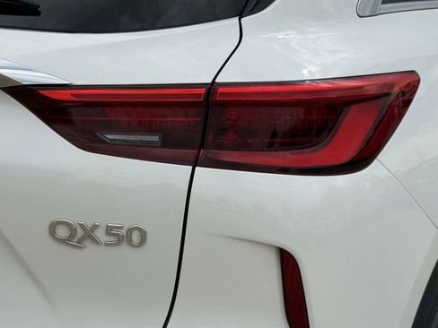 Used 2019 INFINITI QX50 Essential w/ Premium Heat Package FWD image 5