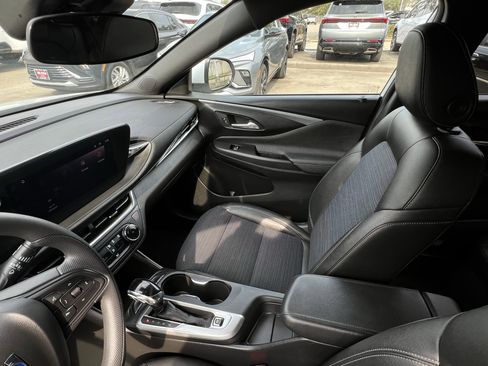 Used 2025 Buick Envista Preferred image 22