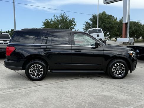 Used 2024 Ford Expedition XLT RWD image 5