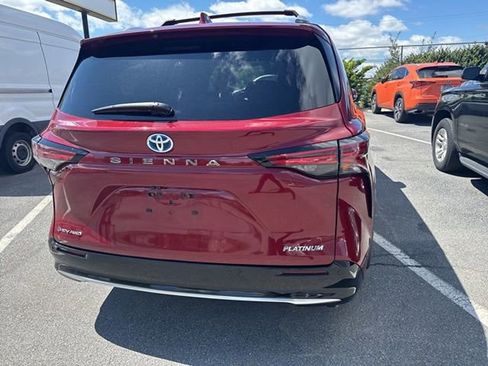 Used 2025 Toyota Sienna Platinum AWD/4WD image 8
