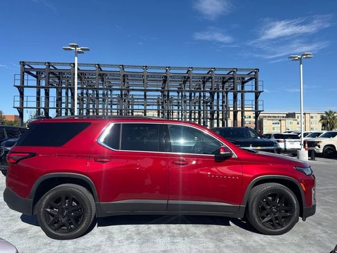 Used 2023 Chevrolet Traverse LT FWD image 4