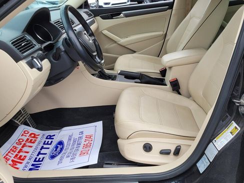 Used 2017 Volkswagen Passat 1.8T R-Line w/ R-Line Lighting Package image 5