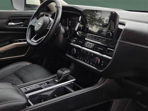 Used 2023 Nissan Pathfinder Platinum FWD image 8