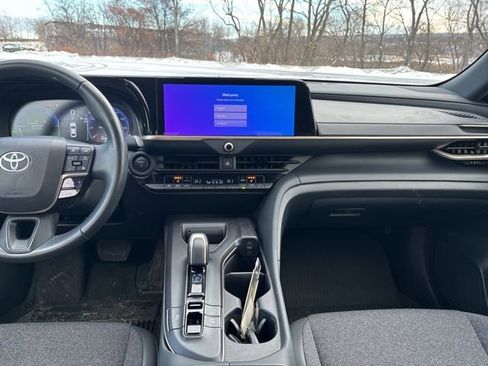 Used 2023 Toyota Crown XLE image 28