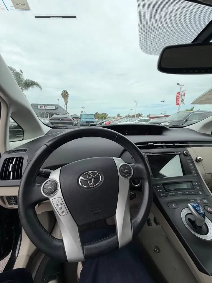 Used 2011 Toyota Prius Five w/ Navigation Pkg FWD image 5